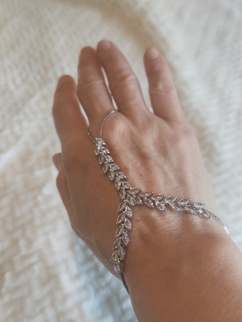 Gorgeous Silver Leaf Crystal Hand Chain Bracelet - Women Jewelry Fairycore Vibe